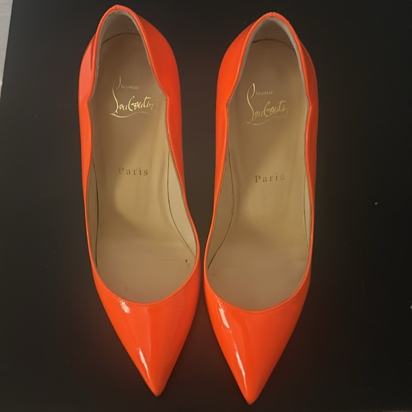 Christian Louboutin
Orange
Leather & Suede Trim
Pointed-Toes - Picture 2 of 3